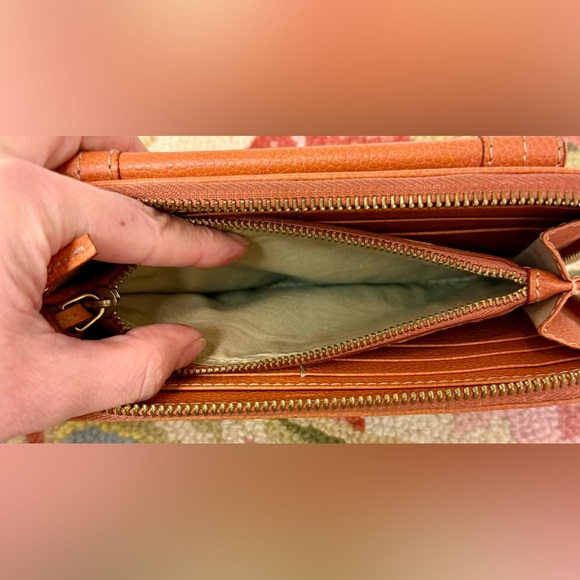 Full Inclusion Chloe Peacock Orange Pebbled Paraty Zippy Wallet - Picture 14 of 16